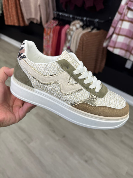 Lace Up Platform Sneaker